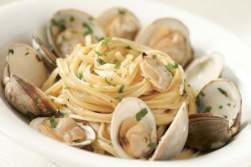 Almejas a la marinera con pasta